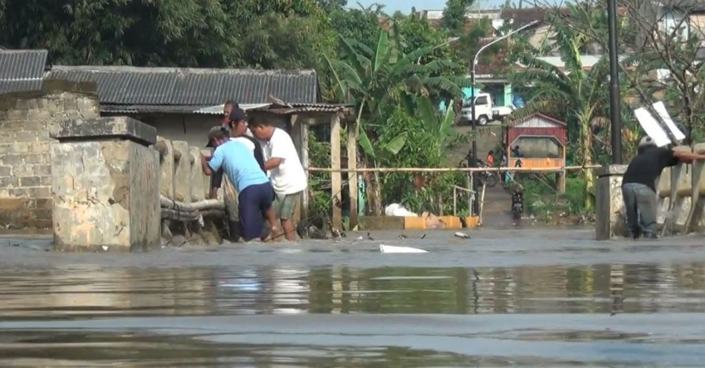 Tak Ada Hujan, Luapan Sungai Pesanggrahan Banjiri Rumah Warga Depok