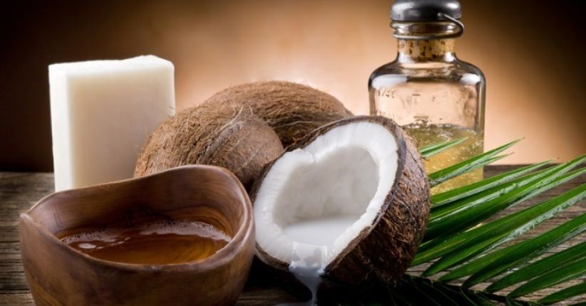 Rambut Anda Berketombe dan Rontok? Obatnya Minyak Kelapa