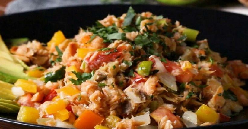 Bosan Sayur, Bikin Sarapan Sehat Salad Ikan dengan Alpukat