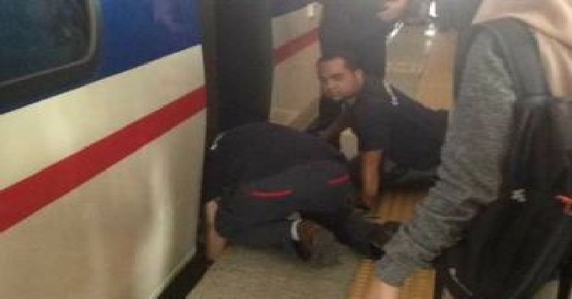 Ngeri, Wanita Hamil Jatuh Pingsan di Rel LRT di Malaysia