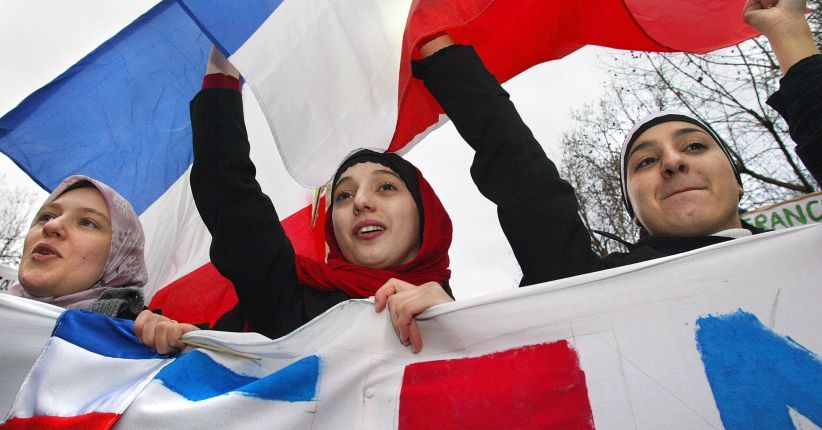 Tolak Salaman dengan Pria, Seorang Muslimah Ditolak Jadi Warga Prancis