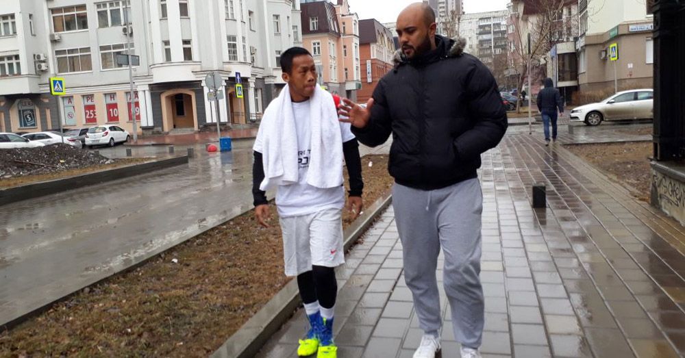 Sehari Sebelum Ladeni Petinju Rusia, Daud Yordan Bersantai