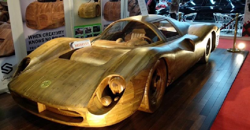 Unik, Ada Ferrari Terbuat dari Kayu di IIMS