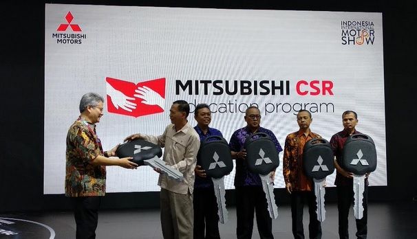 Mitsubishi Donasikan Mobil Mirage untuk 5 SMK di Indonesia