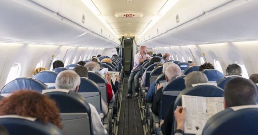 Lepas Celana Dalam di Pesawat, Perempuan Ini Diikat dengan Tali dan Selotip di Kursi