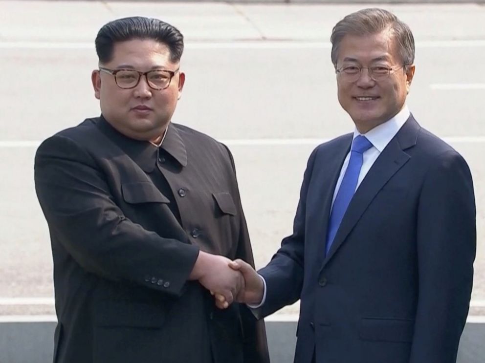 Momen Bersejarah Kim Jong Un Injakkan Kaki di Korsel