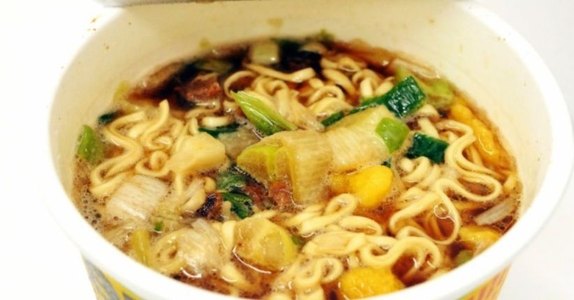 Jangan Makan Mi Instan Kemasan Cup dengan Air Mendidih, Cek Alasannya