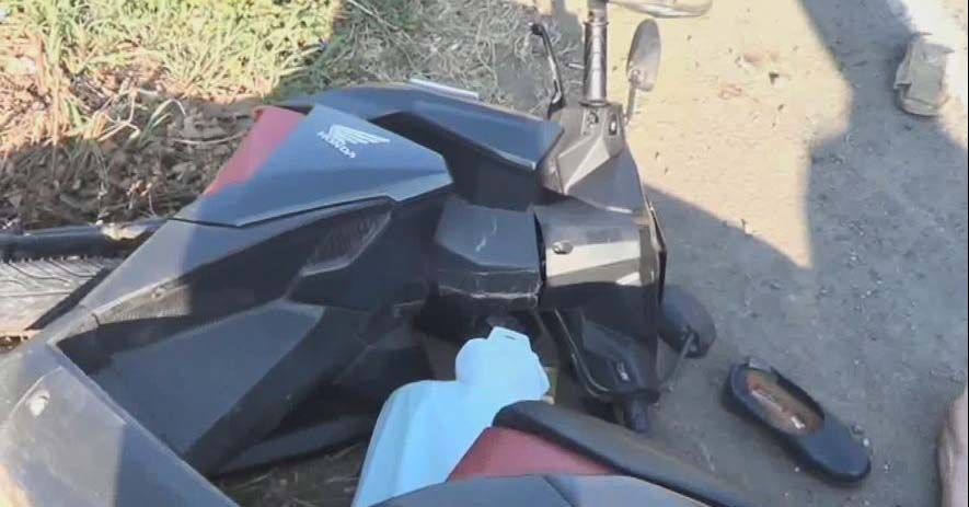 Sang Suami Tak Berhenti Menangis Lihat Istri Tewas Ditabrak Truk
