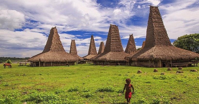 Tersembunyi di NTT, Uma Kelada Desa Ratenggaro Eksotis di Tepi Pantai