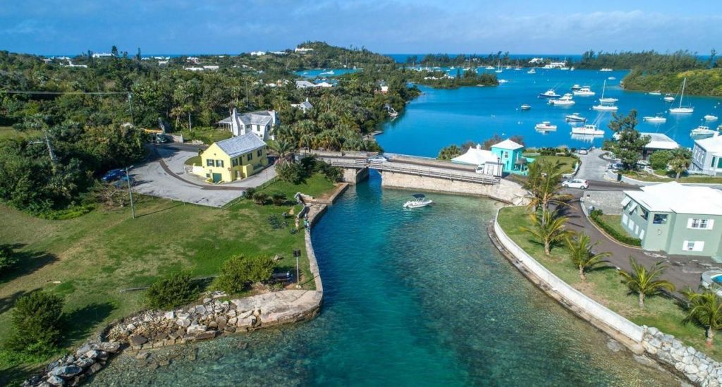 Kisah Jembatan Termungil di Dunia yang Menghubungkan 2 Pulau Bermuda