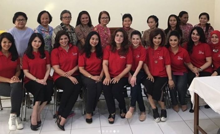 Liliana Tanoesoedibjo dan Skuad Lovely Berbagi Kasih ke Panti Jompo