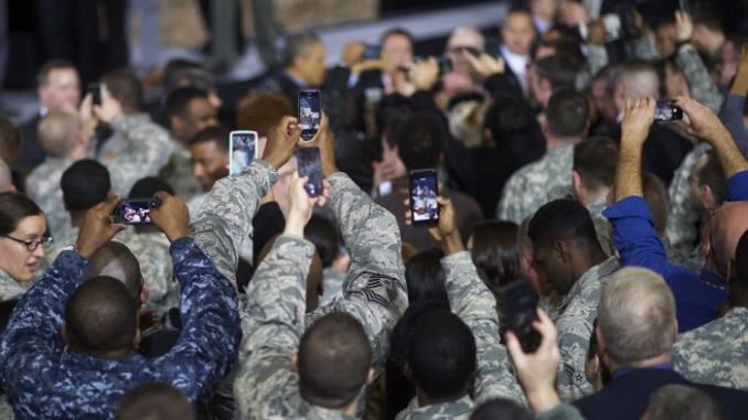 Pasukan Militer AS Dilarang Pakai Ponsel Huawei dan ZTE Asal China