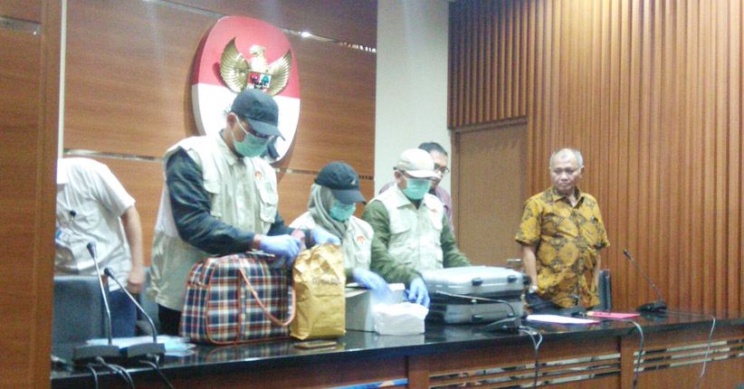 KPK Tangkap 9 Orang, 4 Ditetapkan Jadi Tersangka