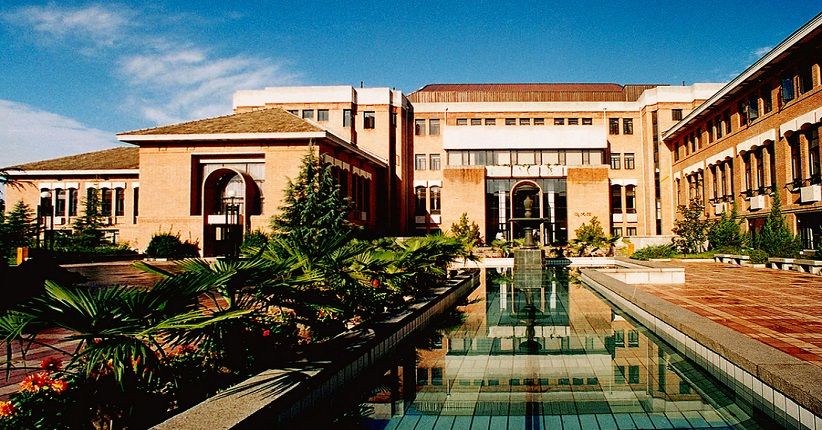 Megahnya Universitas Tsinghua, Berdiri di Taman Kuno Dinasti Qing