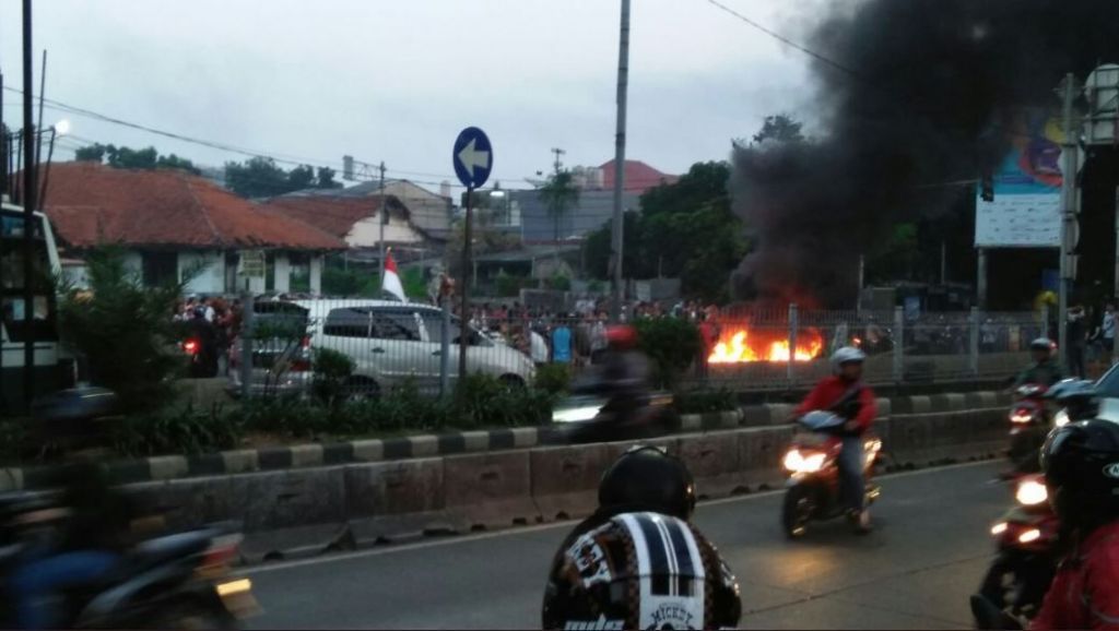Warga Kompleks Kodam Tanah Kusir Menolak Digusur, Pondok Indah Macet