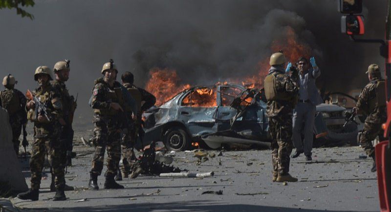 Ledakan Bom Bunuh Diri Guncang 2 Kantor Polisi di Kabul