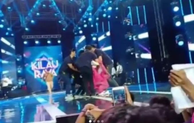 Pingsan di Atas Panggung, Jenita Janet Ditabrak Makhluk Gaib 