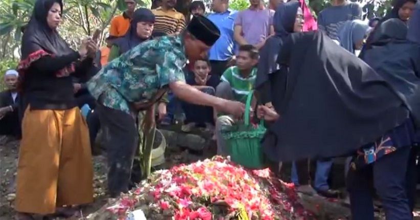 Pelukan Terakhir Korban Bom Surabaya untuk Putranya Sebelum Meninggal