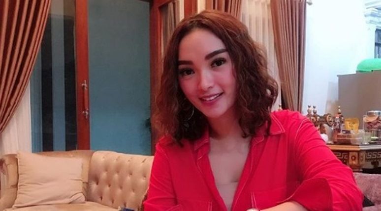 Zaskia Gotik Hadiahi Orangtua Rumah Seharga Rp1,5 Miliar