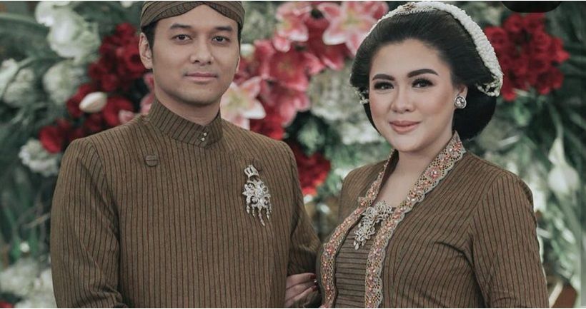 Intip 5 Gaya Hamil Cantik ala Vicky Shu, Nomor 4 Terlihat Dramatis