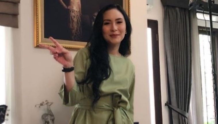 Sambut Lebaran, Tina Astari Sekeluarga Siapkan Baju Tema Pastel
