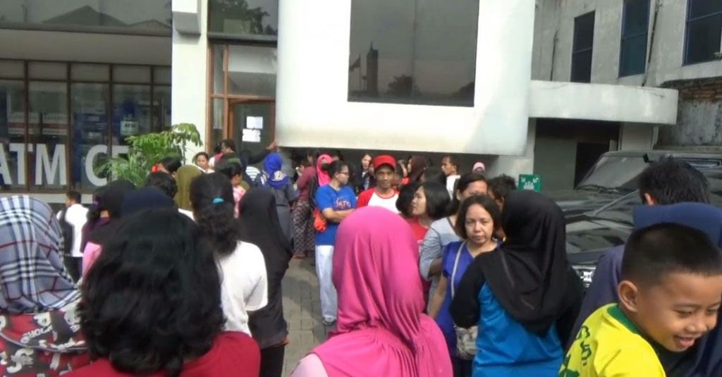 Ratusan Warga Pemegang KJP Antre Sembako Berjam-jam di Cikini