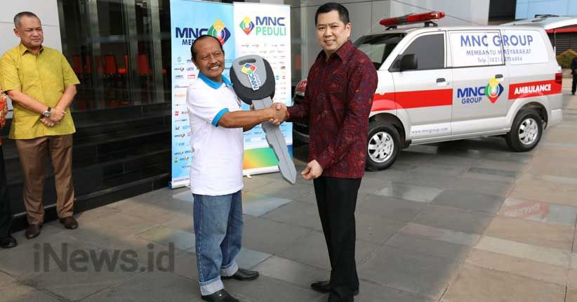  MNC Group Berikan Mobil Ambulans kepada Peraih Penghargaan PUI 2015