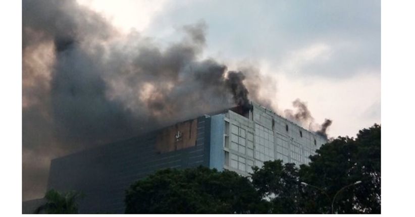 Tangani Kebakaran Gedung Niaga PRJ Kemayoran, Lalu Lintas Dialihkan