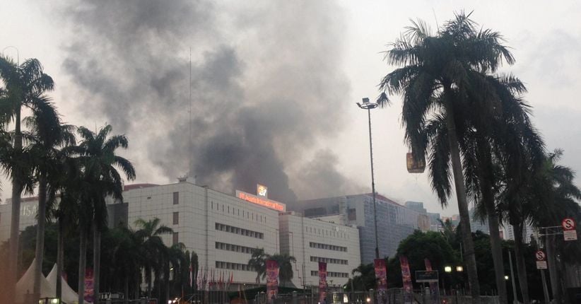 Foto-Foto Kebakaran di PRJ Kemayoran, Api Berkobar di Atas Gedung