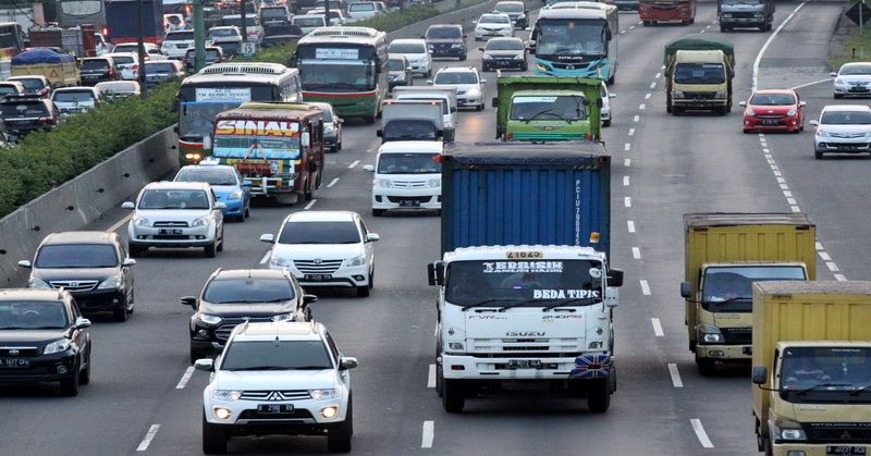 Sabtu-Minggu Ini, Truk Sumbu 3 Diimbau Tak Lintasi Tol Japek