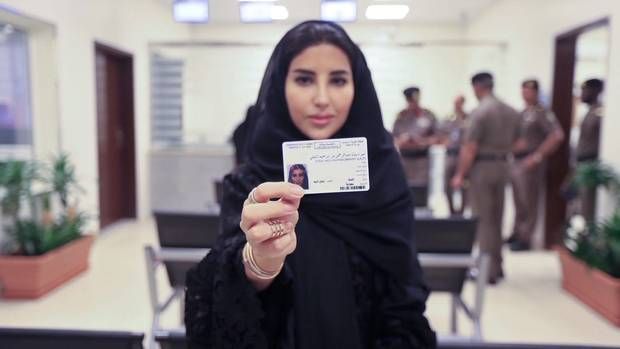 Izin Menyetir Akan Disahkan, 10 Wanita Saudi Pertama Resmi Dapat SIM
