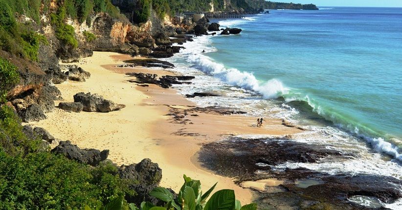 Terpencil di Bali, Indahnya Berburu Sunset Pantai Tegal Wangi Jimbaran