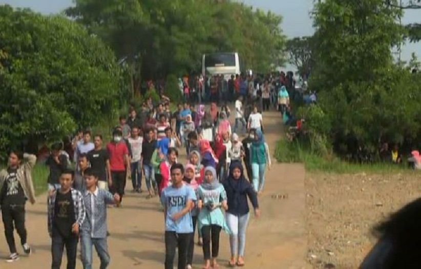 Tak Diberi THR, 1.000-an Buruh Pabrik Garmen di Purwakarta Mogok Kerja