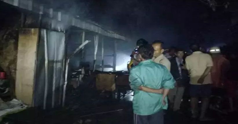 Korsleting Listrik, 35 Kios di Jatinegara Ludes Terbakar