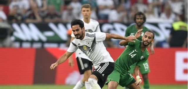 Diejek Suporter Jerman, Guendogan Dibela Loew dan Bierhoff