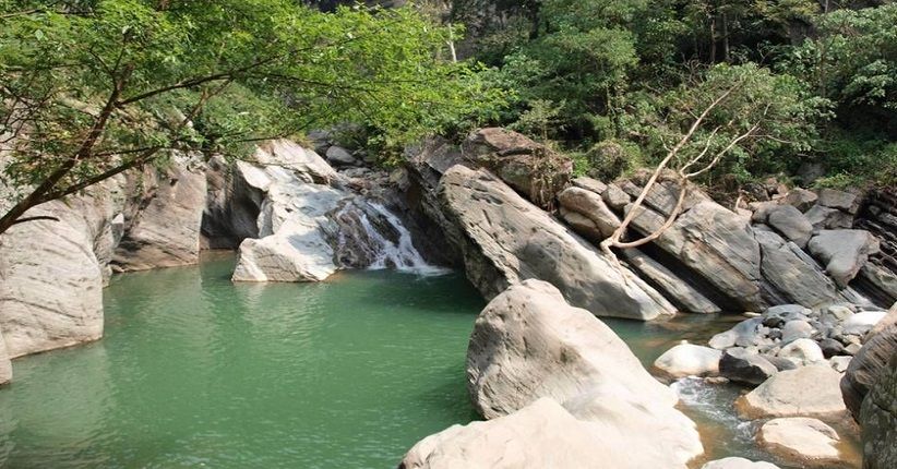 Serunya Libur Lebaran Jelajahi Danau Purba Sanghyang Heuleut Bandung