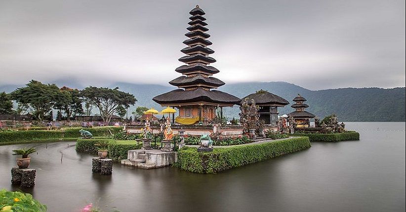 Libur Lebaran ke Bali, Intip Pesona Pura Mengapung di Danau Bedugul