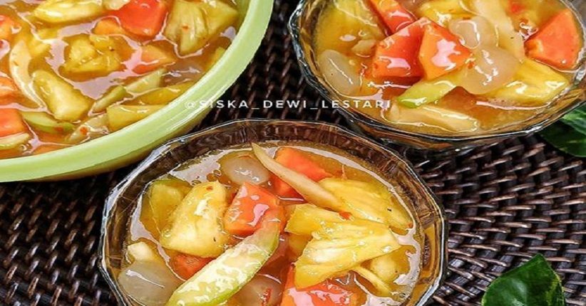 Menyantap Rujak Aceh Pedas, Lebih Lezat Disantap dengan Es