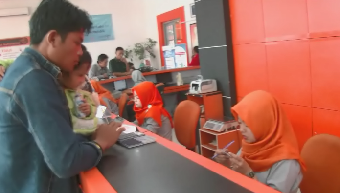 H-3 Lebaran, Kiriman Uang TKI ke Cianjur Capai Rp10 Miliar per Hari 