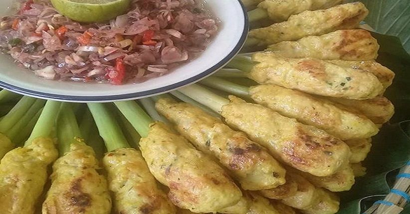 Lebaran, Nikmatnya Menyantap Sate Lilit Ayam Khas Bali