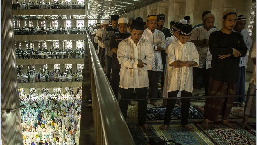 Foto-Foto Ribuan Umat Muslim Salat Id di Sejumlah Kota di Indonesia