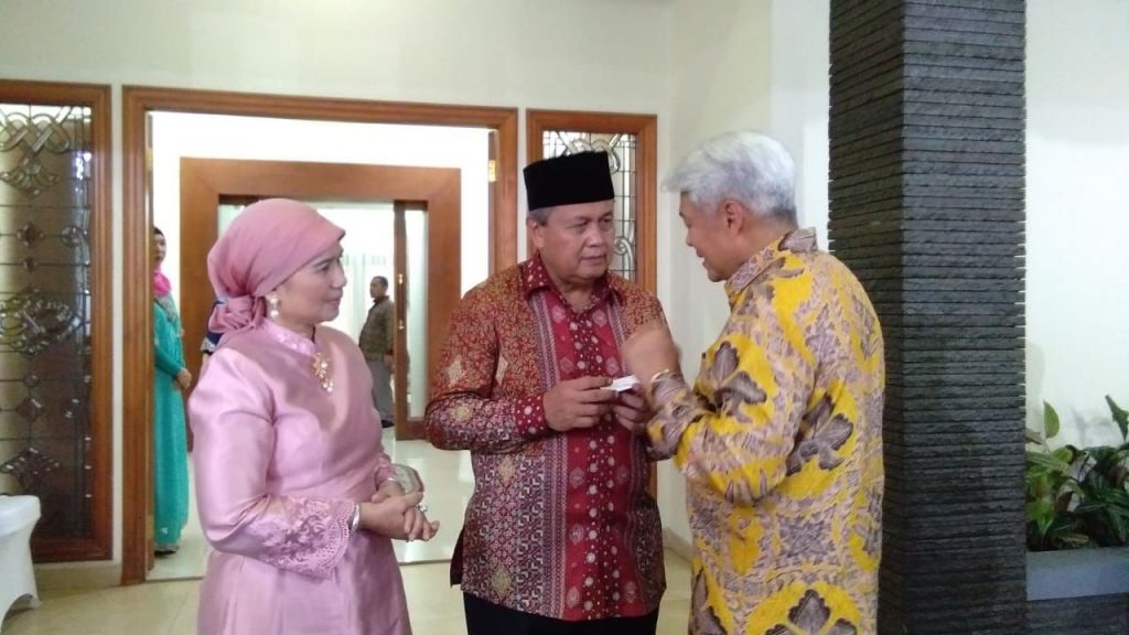 Lebaran Hari Pertama, Gubernur BI Didatangi Bankir Hingga Menko Luhut