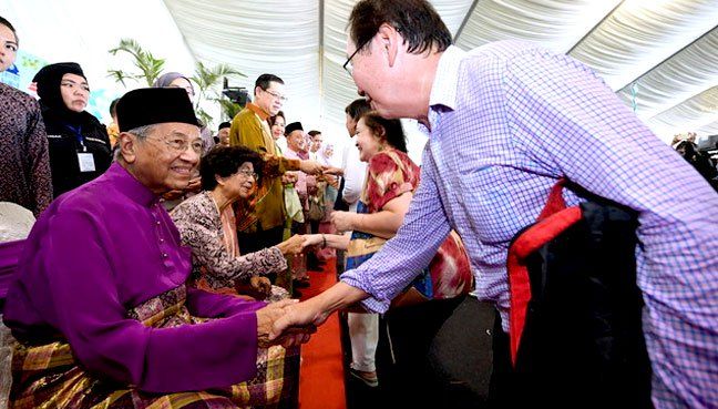 Salami 55.000 Warga saat Idul Fitri, Ini Kata Mahathir Mohamad
