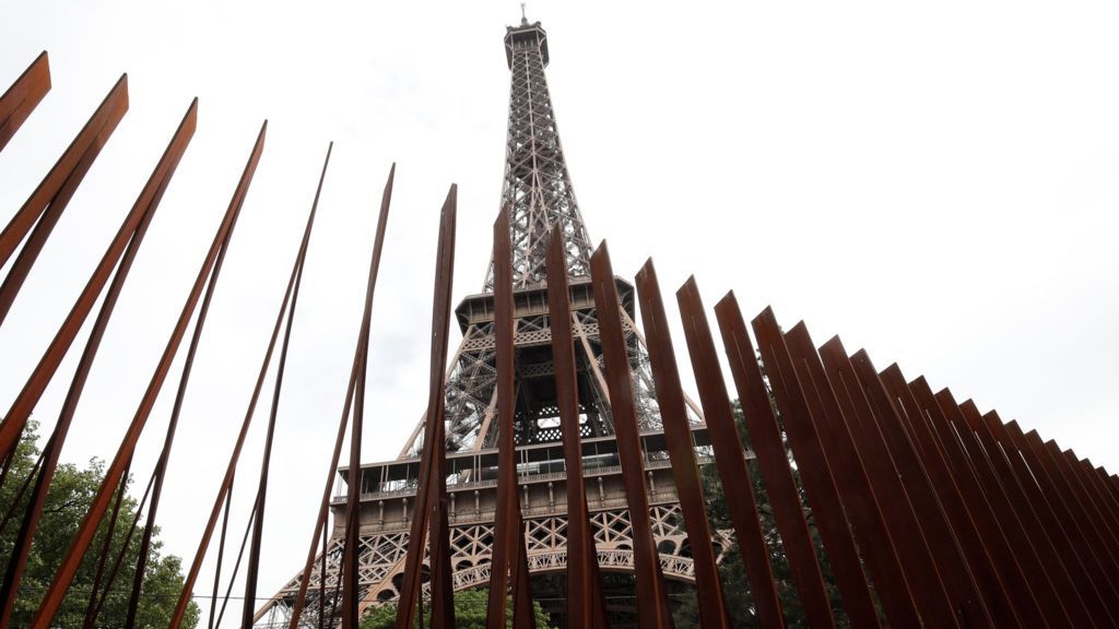 Pagar Antiterorisme Senilai Rp558 Miliar Dipasang di Menara Eiffel