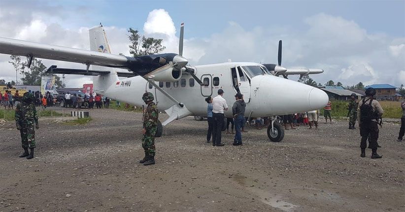 Pesawat DiMonim Air Ditembaki KKSB di Papua, Kopilot Terluka