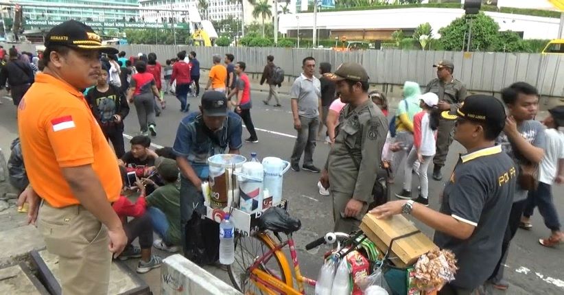 CFD Pertama Pascalebaran, Petugas Satpol PP DKI Gelar Razia PKL
