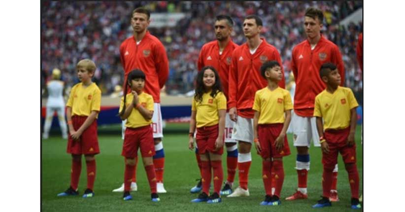 Kisah Duta Cilik Raina Bawa Nama Indonesia di Piala Dunia Rusia