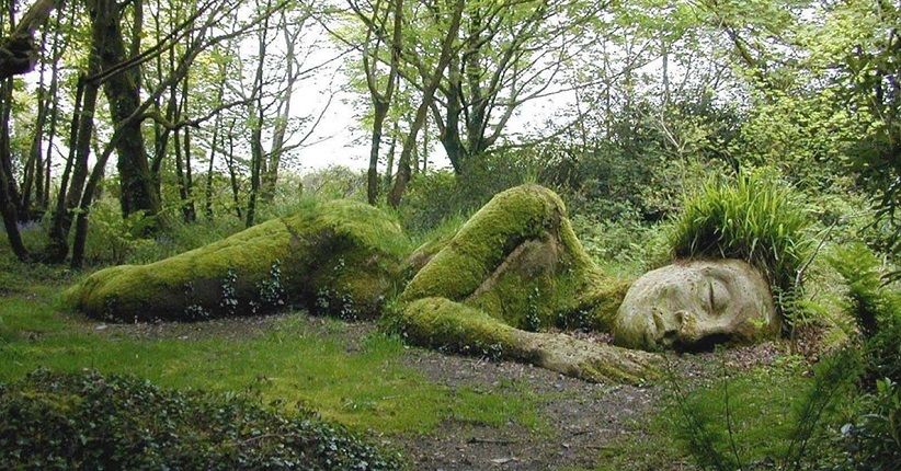 Intip Keunikan Taman Heligan di Inggris, Ada Patung Batu Raksasa Hijau