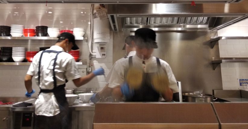 Nikmati Sensasi Santap Ramen Sambil Intip Cara Pembuatannya di IPPUDO