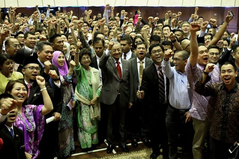 Di Jakarta, Mahathir Sebut Najib Razak Segera Dibawa ke Pengadilan